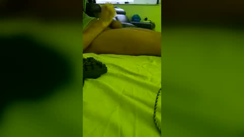 Snapshot of olivier_21 chatting on June 25, 7:18 pm olivier_21 online show from June 25, 7:18 pm