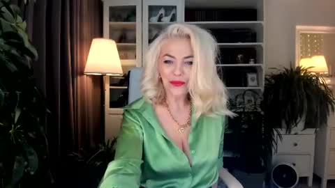 ollalla7 online show from July 29, 3:43 pm