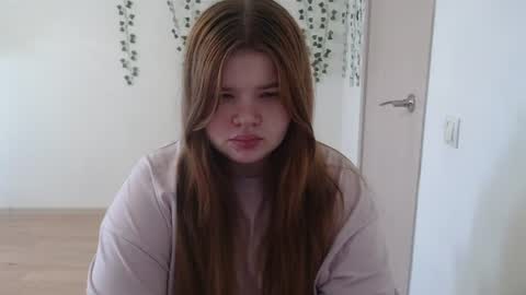 Snapshot of omellyoo chatting on June 25, 7:02 am MellY online show from June 25, 7:02 am