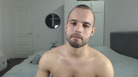 onebestlover online show from March 8, 7:20 pm