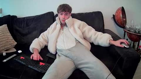 onesieboyx online show from November 21, 9:52 am