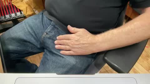 onlocationnyc online show from April 10, 12:16 am