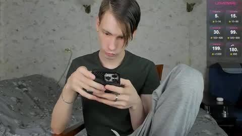 Erick  online show from April 18, 11:14 am