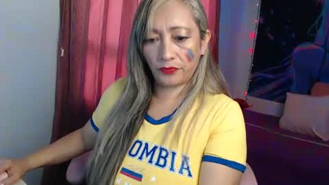 Snapshot of oriana_100 chatting on June 17, 9:38 pm oriana_100 online show from June 17, 9:38 pm