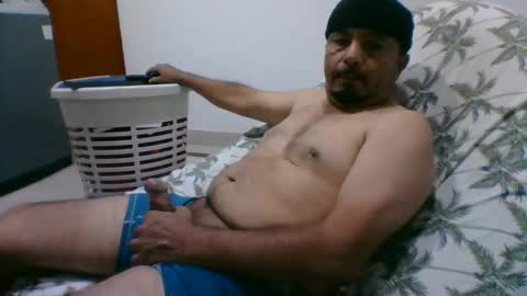 oscarjhe3512 online show from April 30, 1:23 am