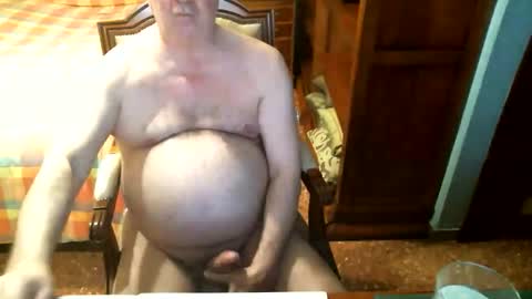 Snapshot of oscarw chatting on April 21, 4:01 pm Oscar online show from April 21, 4:01 pm