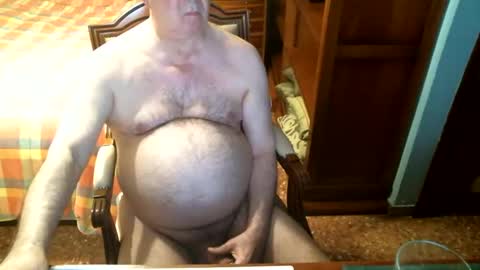 Snapshot of oscarw chatting on April 25, 4:37 pm Oscar online show from April 25, 4:37 pm