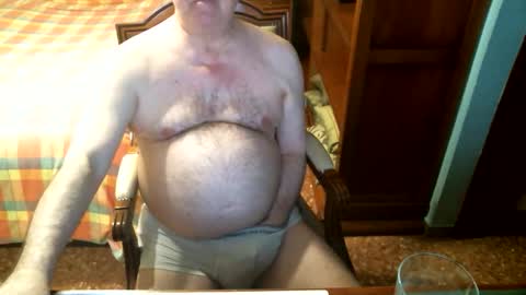 Snapshot of oscarw chatting on May 3, 3:29 pm Oscar online show from May 3, 3:29 pm