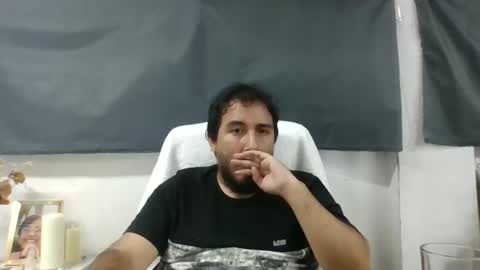 Snapshot of oscaryn_martell chatting on December 15, 1:21 am oscaryn_martell online show from December 15, 1:21 am