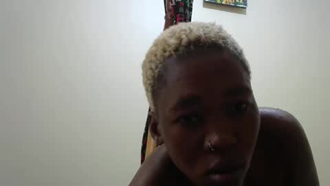 Snapshot of oshee444 chatting on April 2, 10:35 am oshee444 online show from April 2, 10:35 am