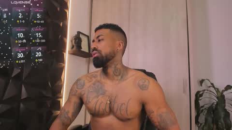 Snapshot of ostin_danielss chatting on January 13, 11:32 pm Ostin Daniels online show from January 13, 11:32 pm