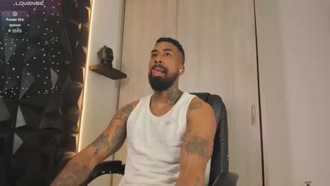 Snapshot of ostin_danielss chatting on February 17, 1:02 am Ostin Daniels online show from February 17, 1:02 am