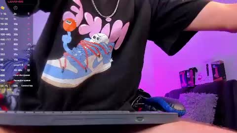 Snapshot of otter_wet chatting on June 19, 9:02 am otter_wet online show from June 19, 9:02 am