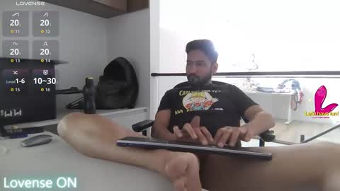 Snapshot of outdoornakedguy11_007 chatting on March 11, 4:18 am outdoornakedguy11_007 online show from March 11, 4:18 am