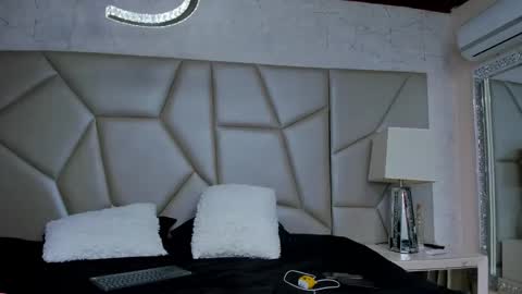 owen_stone1 online show from March 25, 11:44 pm