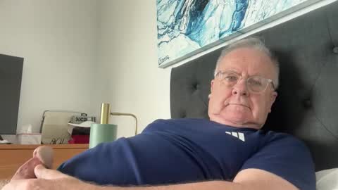 ozhairybearxxxx online show from May 14, 1:01 am