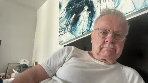 ozhairybearxxxx online show from July 15, 5:34 am