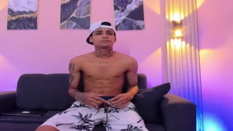 ozuna_hot_ online show from July 3, 11:49 am