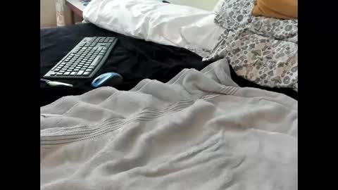 Snapshot of p_guin12345 chatting on February 20, 2:39 pm p guin12345 online show from February 20, 2:39 pm