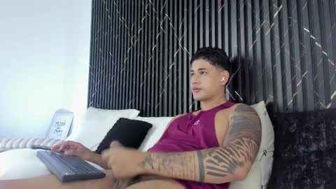 Javi    online show from March 23, 9:13 am