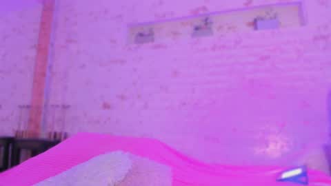 Snapshot of pamela_west chatting on December 16, 7:19 pm Pamela West online show from December 16, 7:19 pm