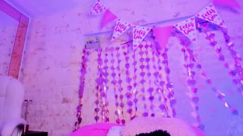 Snapshot of pamela_west chatting on February 11, 2:00 pm Pamela West online show from February 11, 2:00 pm