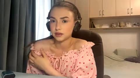 Lia online show from June 19, 3:38 pm