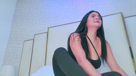 Snapshot of paolaa_rodriguez chatting on June 10, 11:31 am Paola online show from June 10, 11:31 am
