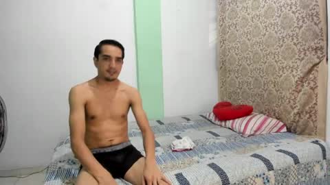 paolaandthomas online show from April 19, 4:34 am