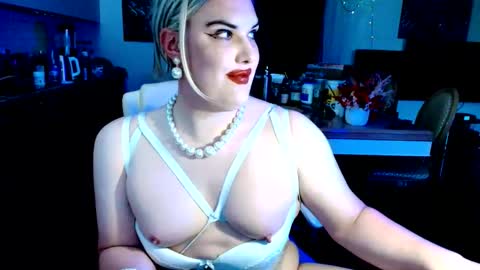 Snapshot of paoladoll chatting on June 8, 1:44 pm Sarina Williams online show from June 8, 1:44 pm