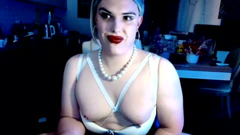 Snapshot of paoladoll chatting on June 18, 2:10 pm Sarina Williams online show from June 18, 2:10 pm