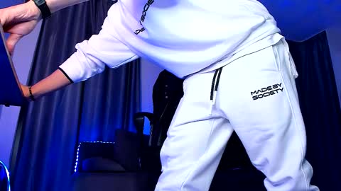 Paris online show from December 5, 7:10 pm