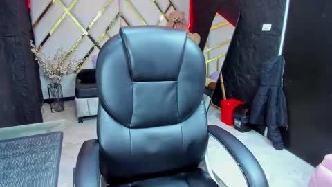 paris petit online show from March 25, 8:37 pm