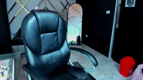 paris petit online show from April 14, 8:04 pm