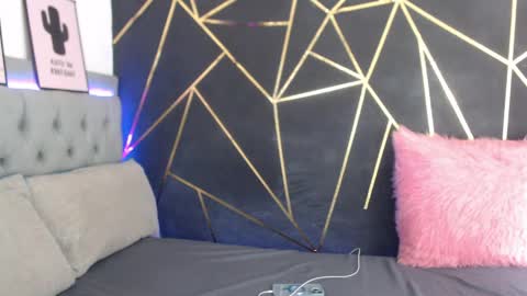 paulina online show from April 24, 1:24 pm