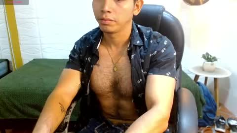 paul_cros online show from May 21, 11:28 am