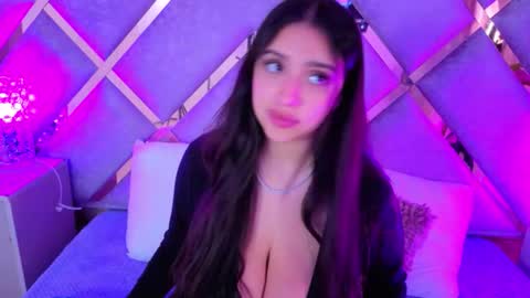 Snapshot of paulette_dupont_ chatting on December 18, 4:07 am paulette_dupont_ online show from December 18, 4:07 am