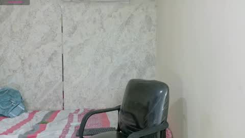 paulina_0_ online show from May 24, 1:27 pm