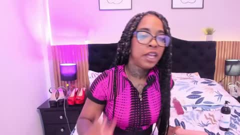 Pauline online show from April 7, 3:23 pm