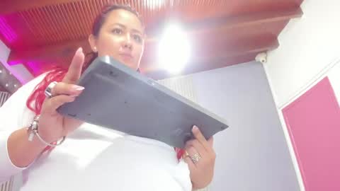 paulinna_curvy online show from April 18, 7:07 pm