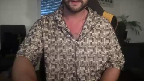 Snapshot of paulsimpsn chatting on June 28, 5:30 pm love bush online show from June 28, 5:30 pm