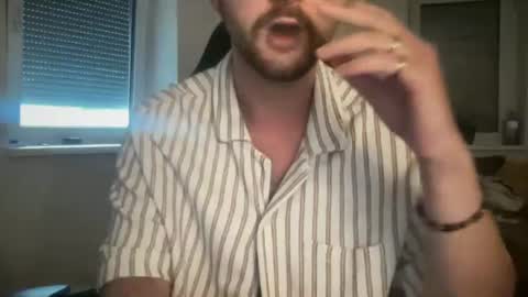 Snapshot of paulsimpsn chatting on July 8, 8:30 am love bush online show from July 8, 8:30 am