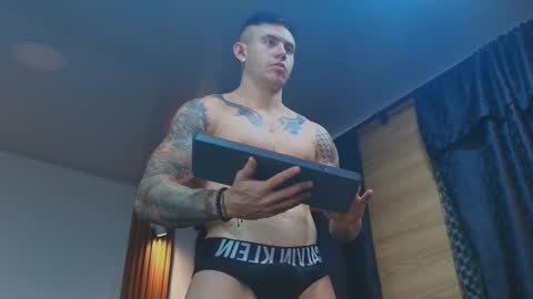 Snapshot of paulthompson_ chatting on February 9, 12:20 pm Paul online show from February 9, 12:20 pm