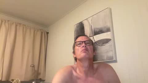 Snapshot of paulwill2377 chatting on December 2, 2:17 am paulwill2377 online show from December 2, 2:17 am