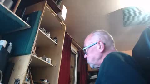 pc8474408 online show from April 19, 10:01 pm