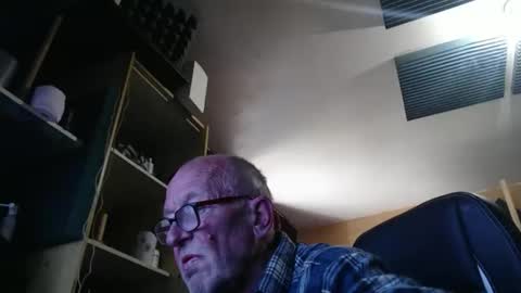 Snapshot of pc8474408 chatting on April 24, 2:52 pm pc8474408 online show from April 24, 2:52 pm