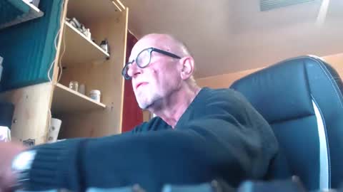 Snapshot of pc8474408 chatting on May 2, 1:05 pm pc8474408 online show from May 2, 1:05 pm