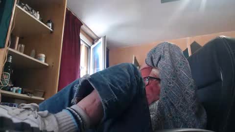 Snapshot of pc8474408 chatting on May 9, 4:12 pm pc8474408 online show from May 9, 4:12 pm