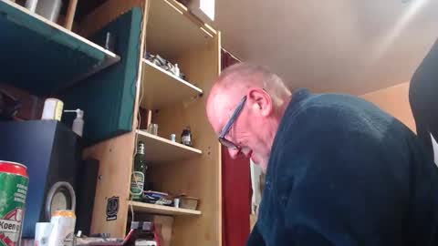 Snapshot of pc8474408 chatting on May 14, 8:15 pm pc8474408 online show from May 14, 8:15 pm