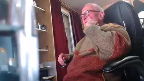 Snapshot of pc8474408 chatting on May 19, 6:25 pm pc8474408 online show from May 19, 6:25 pm